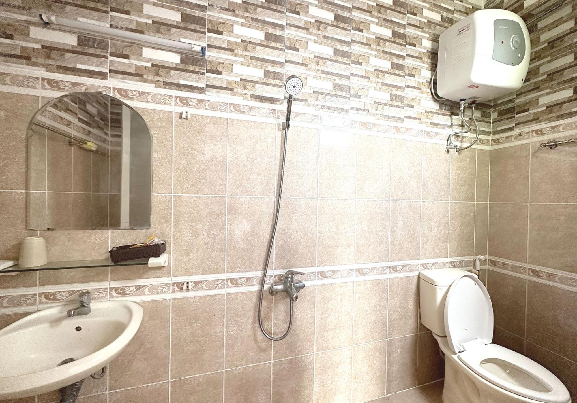 Oyo 1196 Le Vu Hotel 달랏 외부 사진